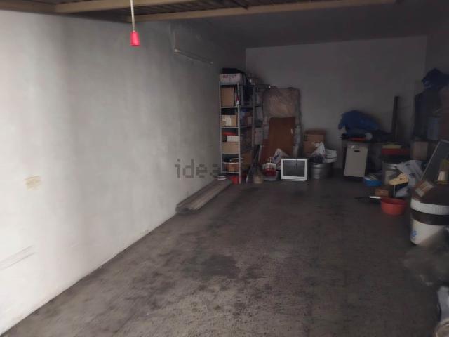 Garage in vendita di m² in Via San Gregorio, 77