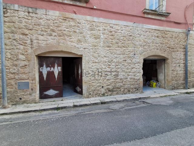 Garage in vendita di m² in Via San Francesco