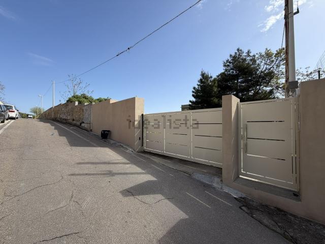 Garage in vendita di m² in Via San Saturnino