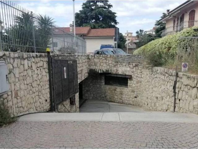 Garage in vendita di m² in Via San Rocco