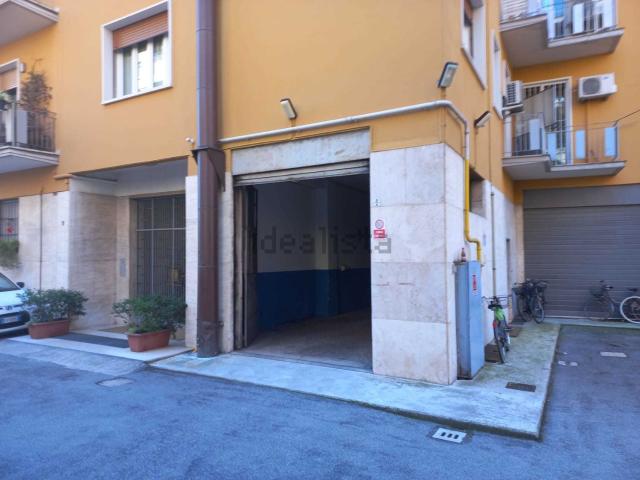 Garage in vendita di m² in Via San Rocco