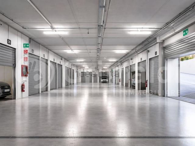Garage in vendita di m² in Via Salvator Rosa