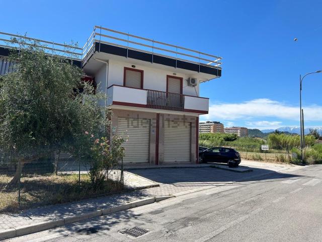 Garage in vendita di m² in Via Salara Vecchia, 85