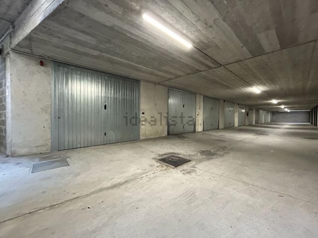 Garage in vendita di m² in Via Saliceto, 4