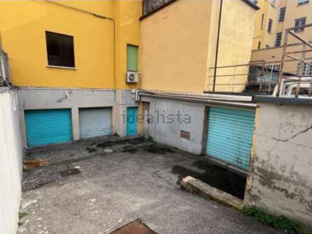 Garage in vendita di m² in Via Sardegna