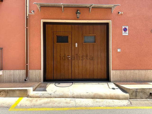 Garage in vendita di m² in Via Sempione, 13