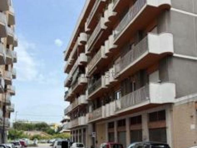 Garage in vendita di m² in Via Seneca, 21