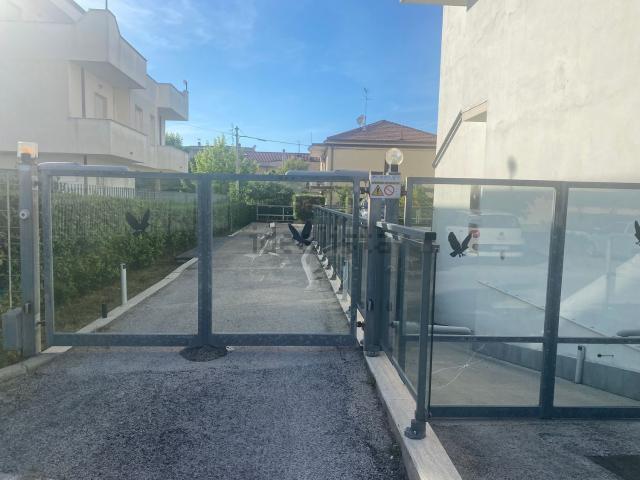 Garage in vendita di m² in Via Sele, 12