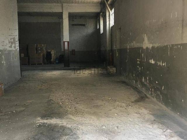 Garage in vendita di m² in Via Serraloggia, 41