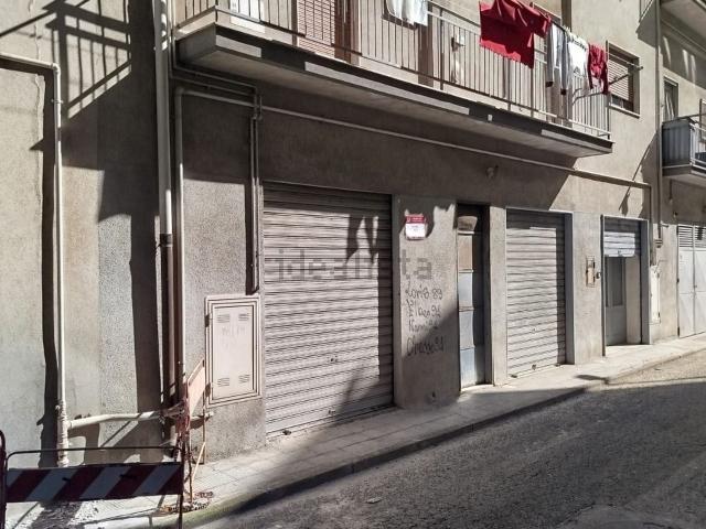 Garage in vendita di m² in Via Sferracavallo, 15