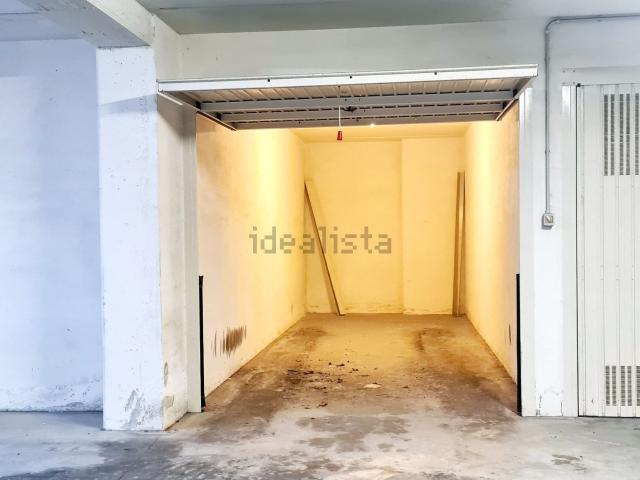 Garage in vendita di m² in Via Socrate, 8