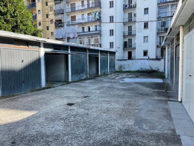 Garage in vendita di m² in Via Solferino, 138