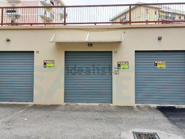 Garage in vendita di m² in Via Stati Uniti