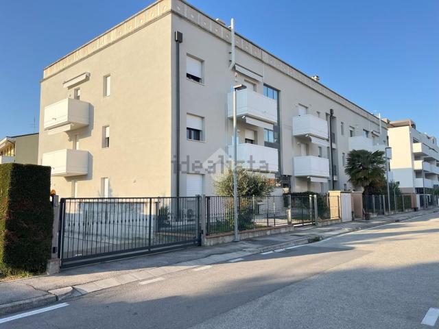 Garage in vendita di m² in Via Stazione