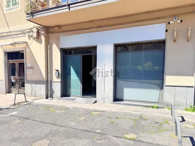 Garage in vendita di m² in Via Stazzone, 146