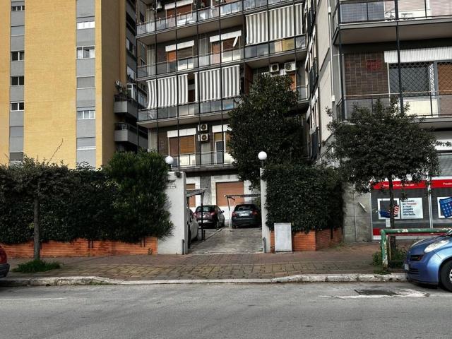 Garage in vendita di m² in Viale Magna Grecia, 318