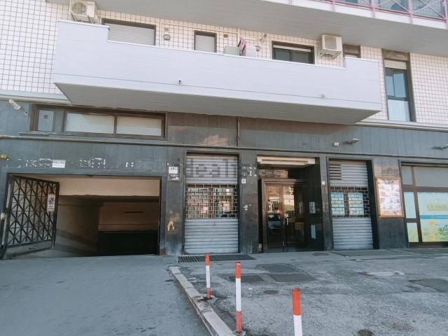Garage in vendita di m² in Viale Manfredi, 76