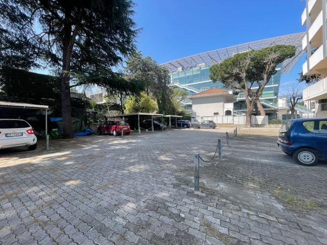 Garage in vendita di m² in Via Virgilio