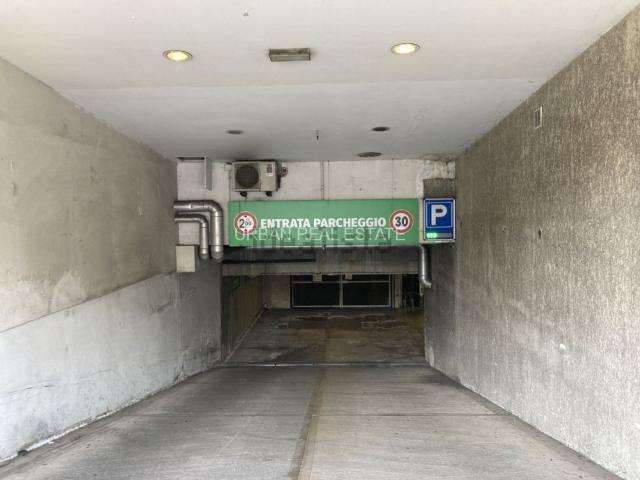 Garage in vendita di m² in Viale Miramare, 3