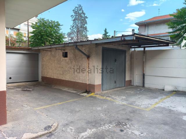 Garage in vendita di m² in Viale B. Croce, 506