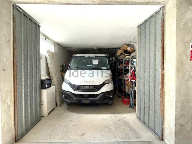 Garage in vendita di m² in Viale Cristoforo Colombo