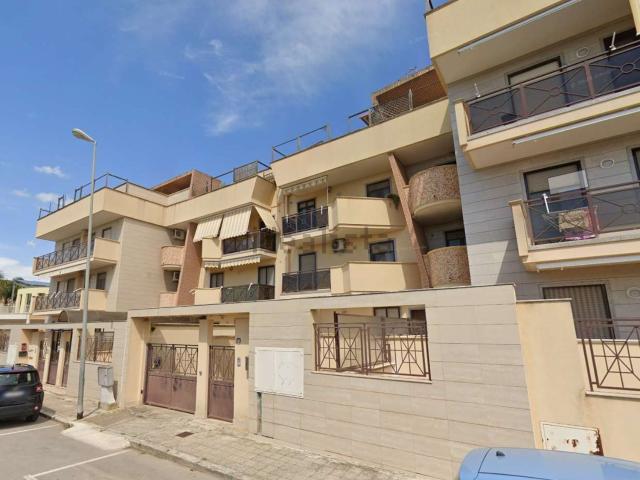 Garage in vendita di m² in Viale degli Ulivi, 26