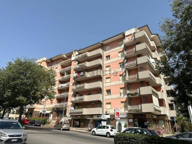 Garage in vendita di m² in Viale della Regione