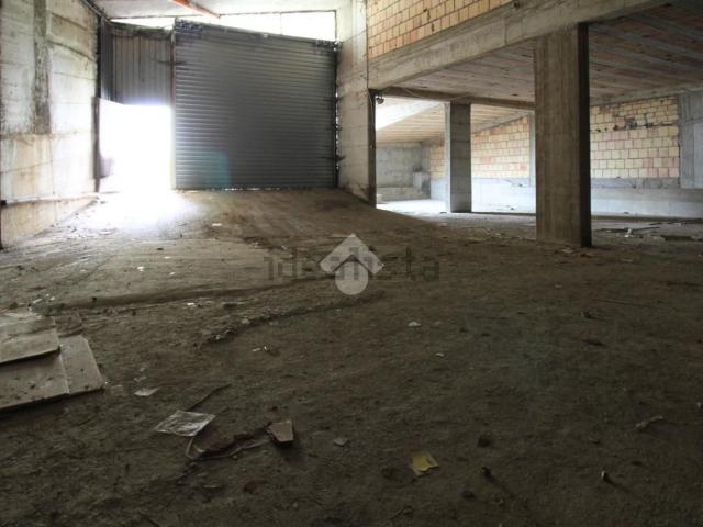 Garage in vendita di m² in Viale della Resistenza, 15