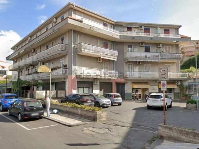 Garage in vendita di m² in Viale delle Provincie