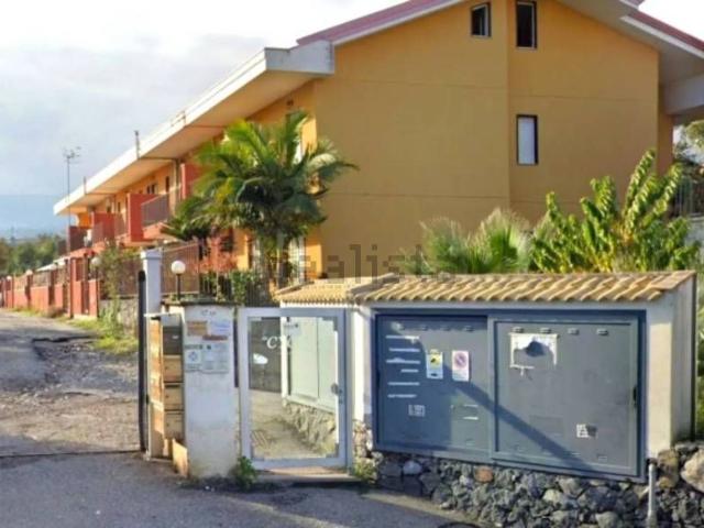 Garage in vendita di m² in Viale delle Provincie