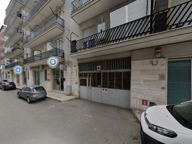 Garage in vendita di m² in Viale Europa, 100