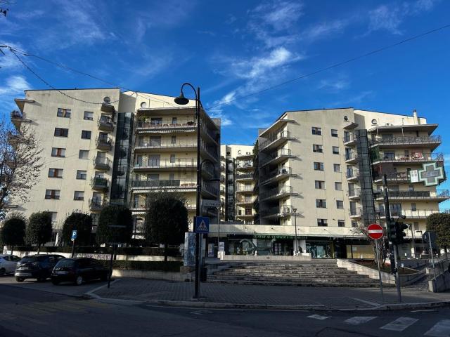 Garage in vendita di m² in Viale Europa, 22
