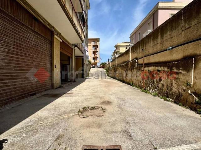 Garage in vendita di m² in Viale Epipoli, 55