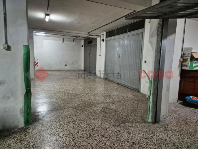 Garage in vendita di m² in Viale Francia, 49