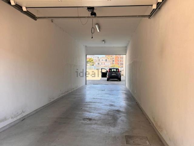 Garage in vendita di m² in Viale Gabriele D&apos Annunzio, 261