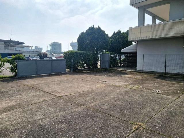 Garage in vendita di m² in Viale Italia, 56