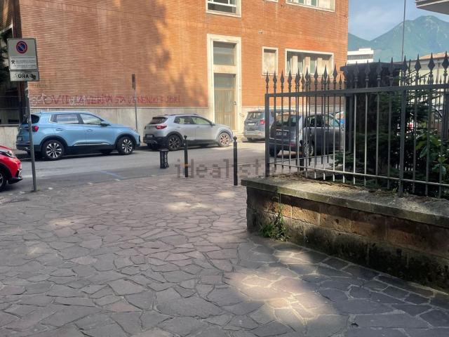 Garage in vendita di m² in Viale Italia, 10