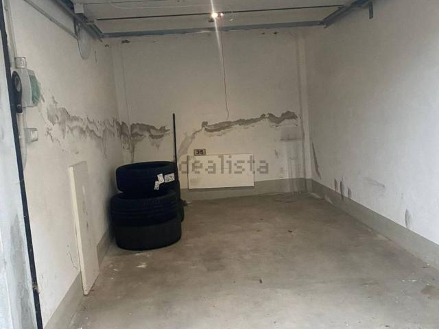 Garage in vendita di m² in Viale Indipendenza, 48