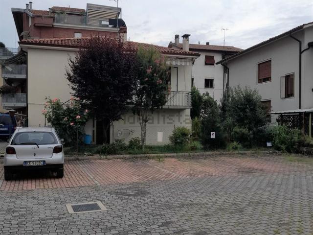 Garage in vendita di m² in Viale Trieste, 222