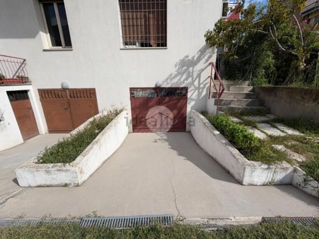 Garage in vendita di m² in Viale Virgilio, 70