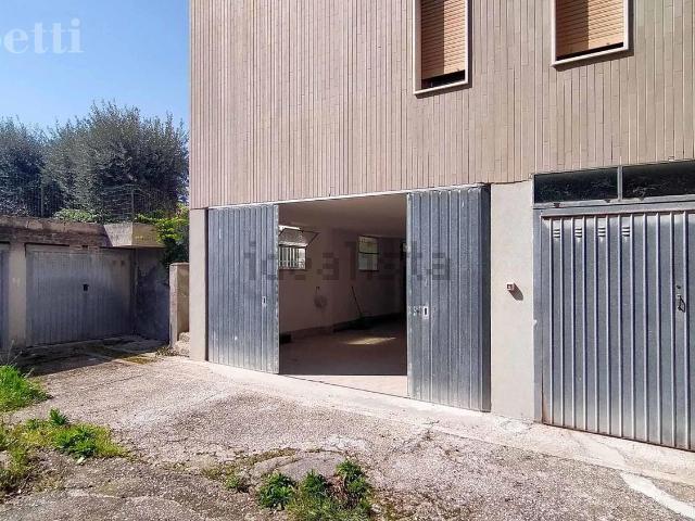 Garage in vendita di m²