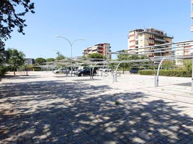 Garage in vendita di m² in Via Lago di Lugano