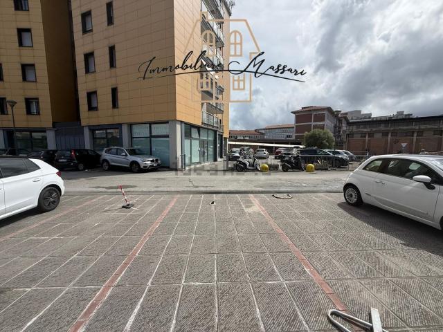 Garage in vendita di m² in Viale Italia, 100