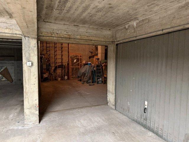 GARAGE SÉCURISÉ EN HYPER CENTRE DE ROCHE LA MOLIÈRE
