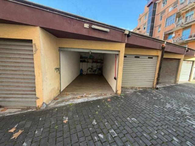Garage Posto auto in vendita a Roma