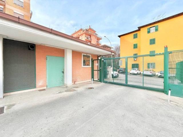 Garage Posto auto in vendita a Roma