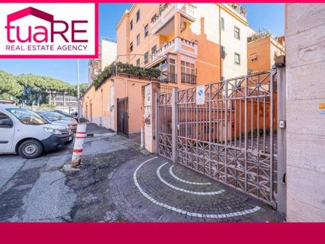 Garage Posto auto in vendita a Roma