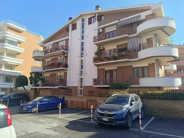 Garage Posto auto in vendita a Roma