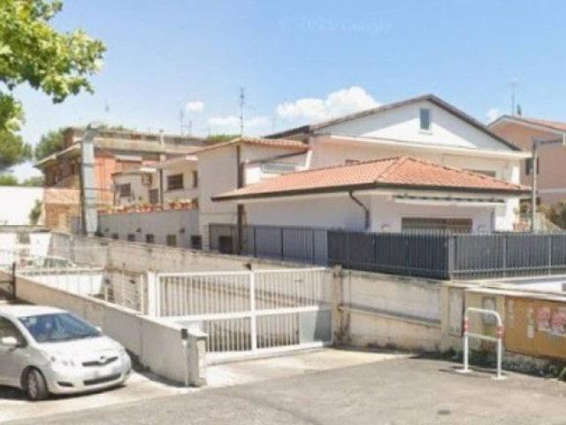 Garage Posto auto in vendita a Roma