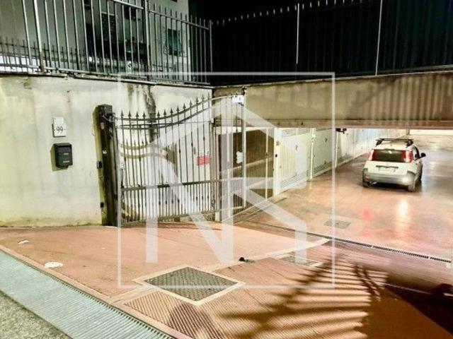 Garage Posto auto in vendita a Roma